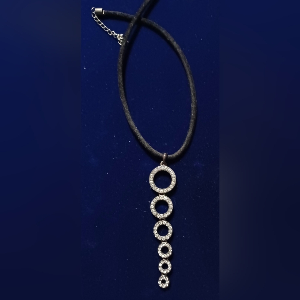 6 Drop Rhinestone Choker - Picture 3 of 3